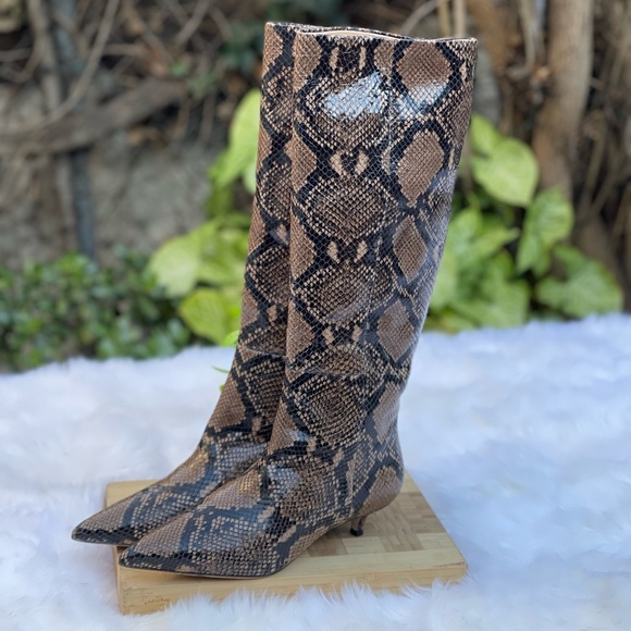 VERONICA BEARD Freda Espresso Snake
Embossed Leather Pointed Toe Kitten Boots 5